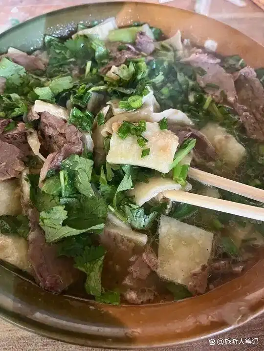 在保定街头吃三天,10大小吃还不够,老槐树下的小马扎,坐下了就是半部清代史