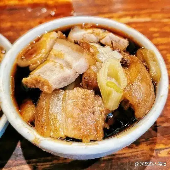 在保定街头吃三天,10大小吃还不够,老槐树下的小马扎,坐下了就是半部清代史