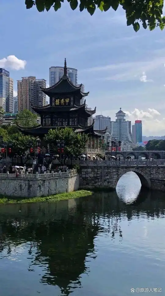 告别 40℃烤炉!国内 5 座天然凉城,空调几乎摆设,本地人直言太舒服,三伏天睡觉要盖薄被