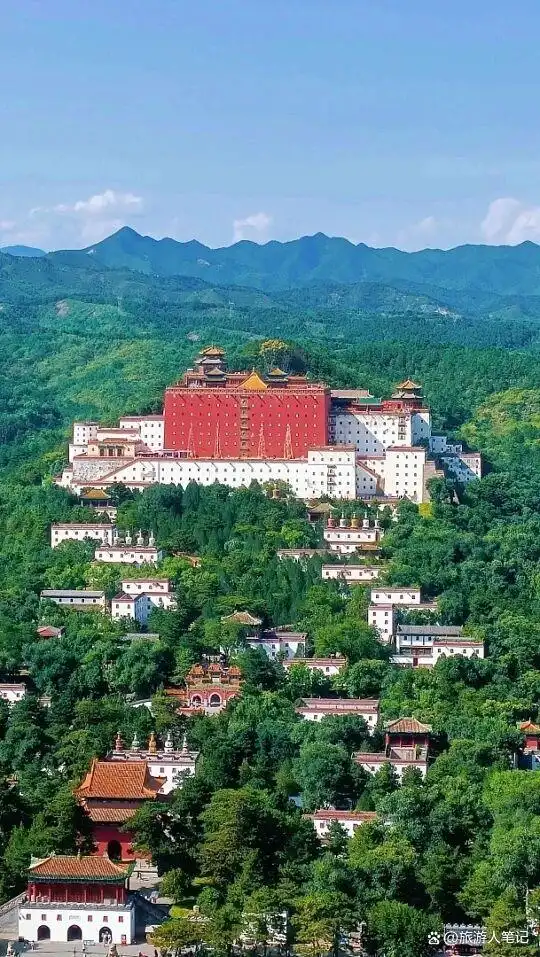 告别 40℃烤炉!国内 5 座天然凉城,空调几乎摆设,本地人直言太舒服,三伏天睡觉要盖薄被