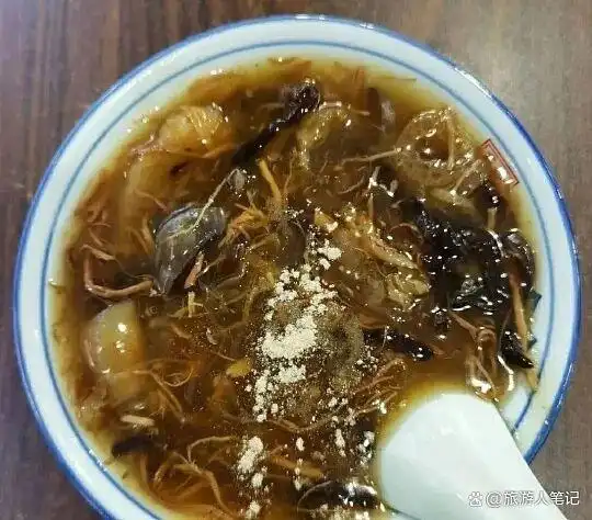 香港10大名小吃,吃一口,就能懂这座城,蹲在街边吃一口刚出锅的小吃,你会触到这座城真正的心跳