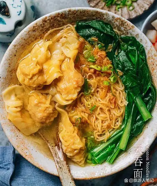 香港10大名小吃,吃一口,就能懂这座城,蹲在街边吃一口刚出锅的小吃,你会触到这座城真正的心跳