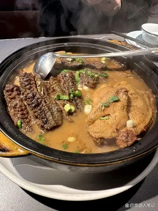 南京六大经典名菜,吃过四种才算不虚金陵之行,拿着这份菜单去点菜,老板都得高看你一眼
