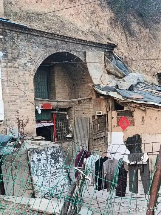 全国那么多土，为什么偏偏黄土高原的土，能挖出住百年的窑洞？有的已经住了上百年，有的甚至还能再住几百年