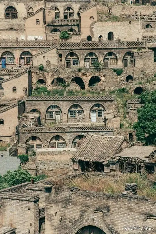 全国那么多土，为什么偏偏黄土高原的土，能挖出住百年的窑洞？有的已经住了上百年，有的甚至还能再住几百年