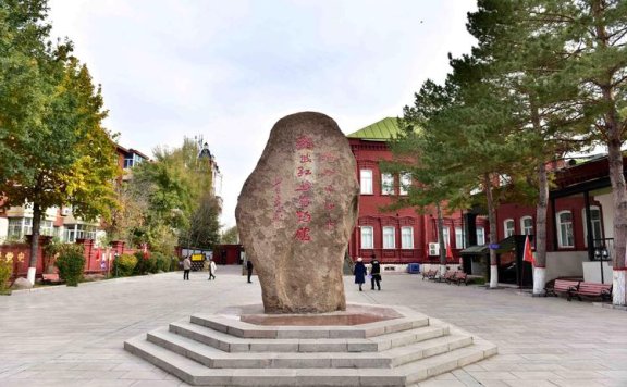 新疆塔城跨境游人气旺