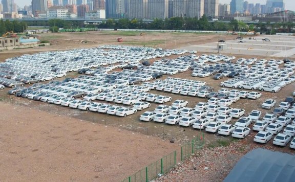 澳洲游乐园变“汽车坟场”/千辆比亚迪新车违规停放引发监管冲突浅析