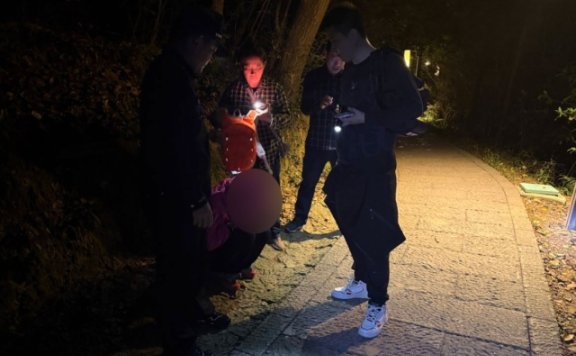 杭州女子登顶网红景点，眼睛一下看不清了！这类人尤其当心