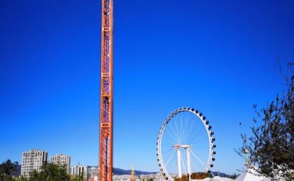 石景山游乐园一游乐设施塑料饰品起火，无人员伤亡