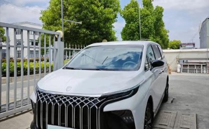 工薪家庭自驾游，选择紧凑型MPV省油安全吗？