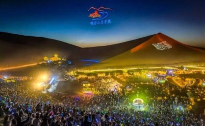 【中央媒体看甘肃】甘肃敦煌：雪润鸣沙 月泉如画