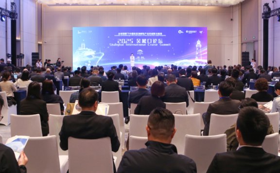 他们来自中国美国日本韩国等6个国家，今天在上海共同探讨这个问题