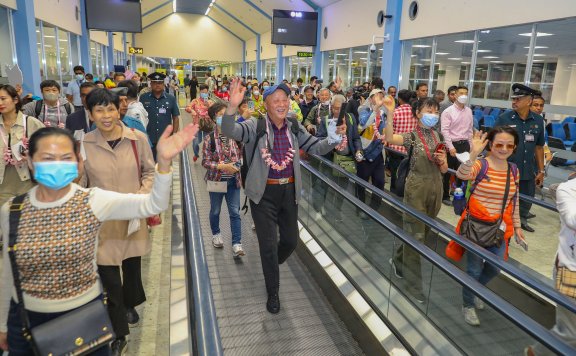 旅游业迎近年来最火热“五一”：多地酒店民宿提前售罄，出境跟团游满员待发