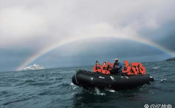“挪威奋进”号首抵中国内地 三亚海关护航邮轮经济“加速跑”