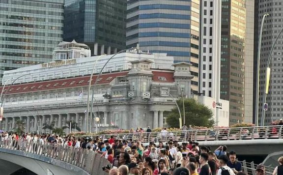 免签1个月，32万中国旅客涌入新加坡，超越印尼成其第一大游客来源国