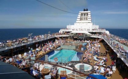 退休老人不抢鸡蛋抢起了船票 海上退休新风尚(4)