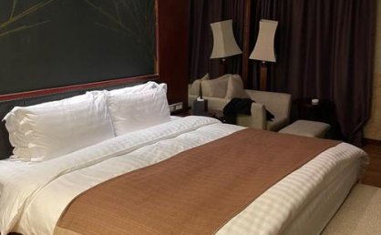 1.2万一晚的酒店，都是谁在住？