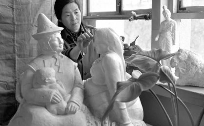 敦煌的女儿们｜何鄂：我能奉献给时代的，唯有源自敦煌的雕塑