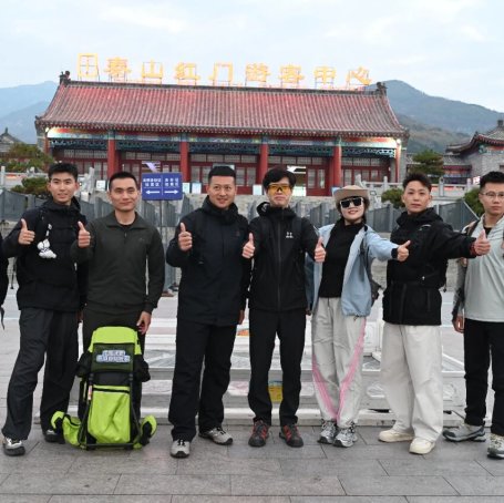 陪爬、陪玩、陪诊……陪伴生意咋这么火？