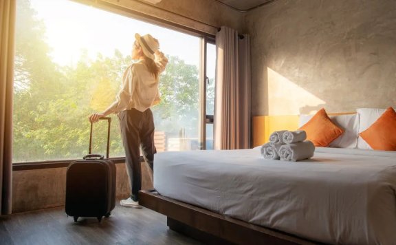 五一旅游业迎小高峰：酒店价格大幅上涨，烟台因演唱会火爆