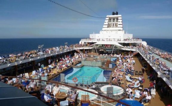 退休老人不抢鸡蛋抢起了船票 海上退休新风尚(4)