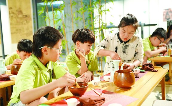 百名学子游世遗 “武夷宝藏”揽胜景‌