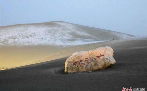 【镜观陇原】敦煌沙雪交融演绎大漠极致浪漫