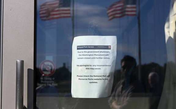 美国实施签证限制 欧委会前委员回应：“政治迫害”