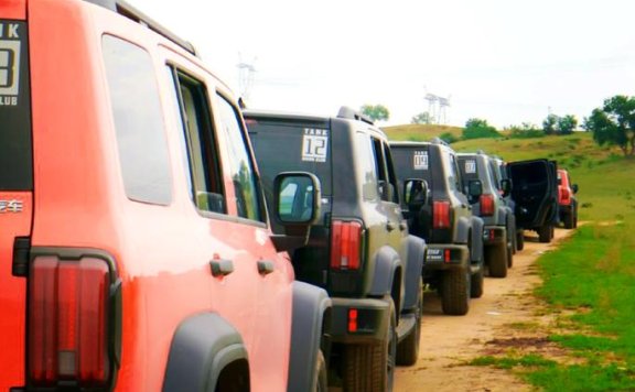 天水租车公司组建坦克车队开启无人区探险之旅