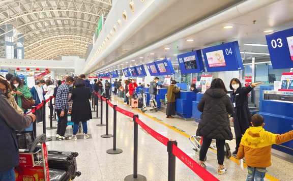 四川首批集合出发出境游客今日飞赴泰国，行业内都在忙些什么？