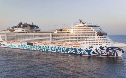 32名中国旅行团游客滞留迪拜港一邮轮上，原定航班取消，旅行社：正协调游客分批回国，费用由公司承担